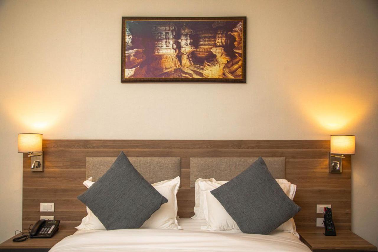 Triple E Hotel&Spa Addis Ababa Exterior foto